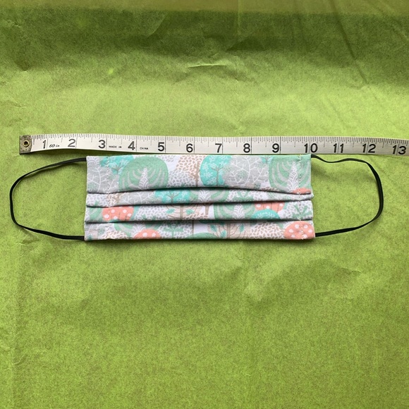 ❗️SOLD❗️Handmade adult face masks set of 4 - Picture 7 of 9